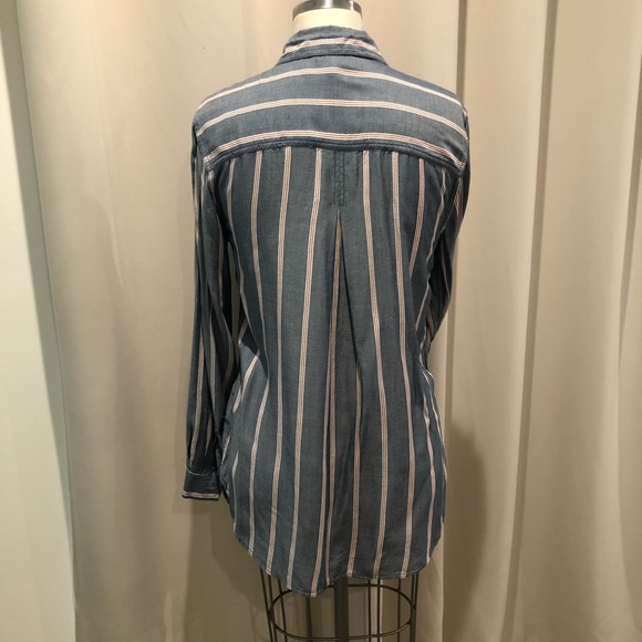 beachlunchlounge button front top - Picture 6 of 8